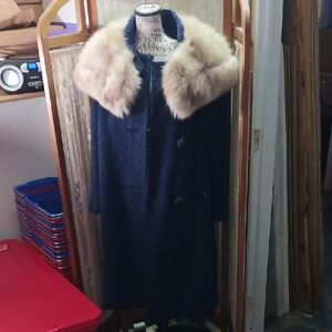 Elegant Navy Blue Coat with Faux Fur Collar